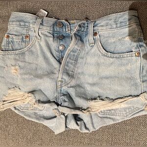 Light wash distressed Levi shorts